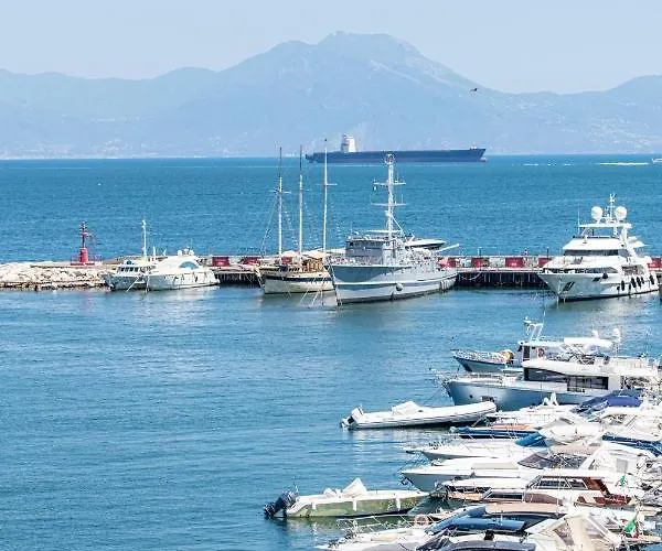 Oda ve Kahvaltı Lux Caracciolo Napoli