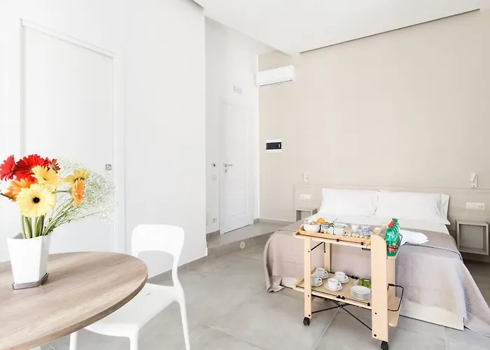 Oda ve Kahvaltı Lux Caracciolo 4*