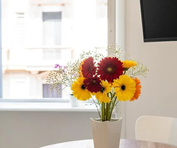 Oda ve Kahvaltı Lux Caracciolo 4*